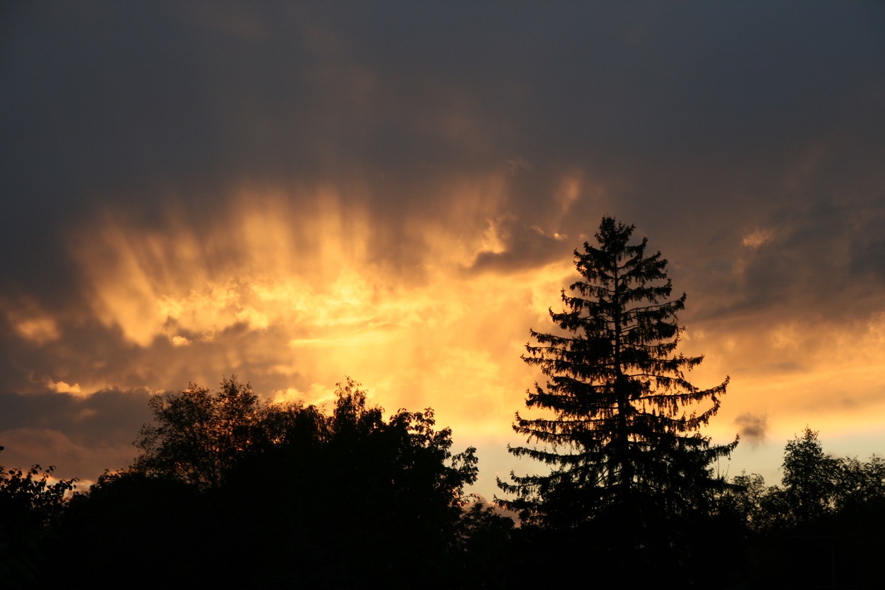 Sonnenfeuer ueber Walchstadt